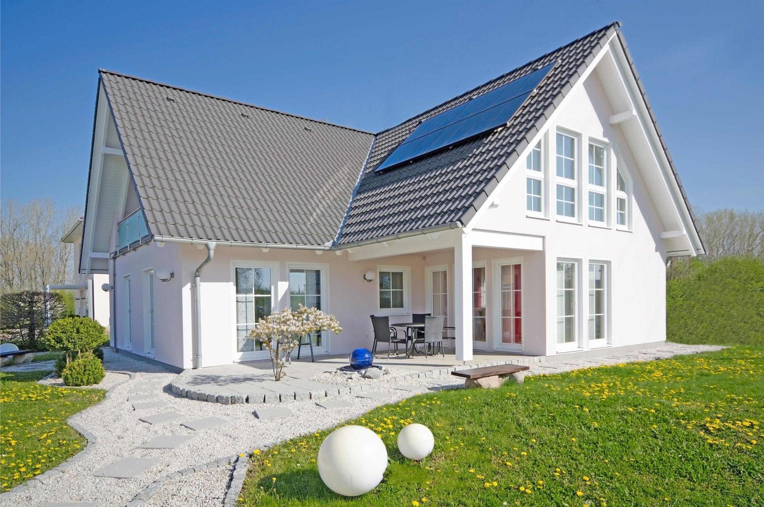modernes , hochwertiges Einfamilienhaus mit Garten